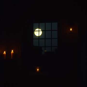 Copertina della canzone Moonlit Whispers