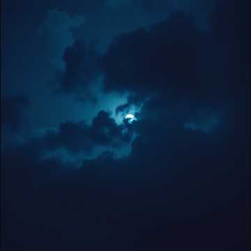 Cover of the song bóng tối ừa đảo