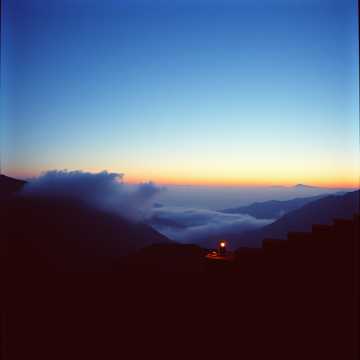 Cover utworu بين جبالنا وأحزاننا