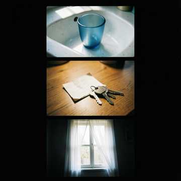 Portada de la canción Leave a Little Room