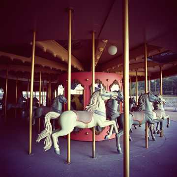 Capa da música Lost Carousel