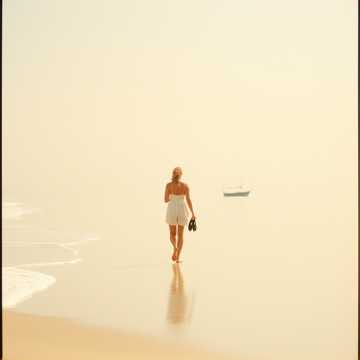 Cover of the song 백사장 걷는 여인