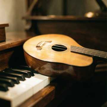 Capa da música إنجي بين ضلوعي