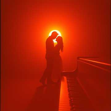 Cover van het nummer Dalam Pelukan Senja