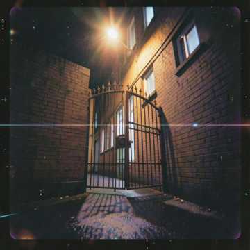 Capa da música Veszélyes / Dangerous