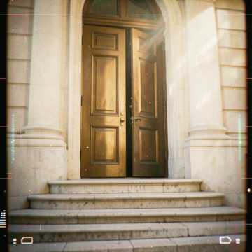 Copertina della canzone Crown Hall Entrance
