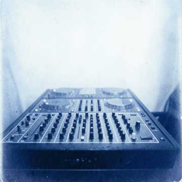 歌曲的封面Cuña
