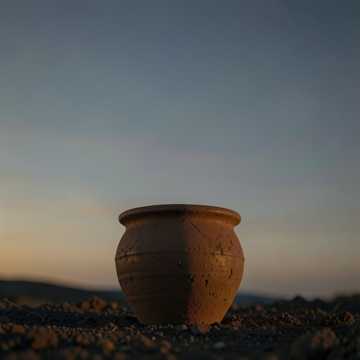 Portada de la canción Beneath the Sky