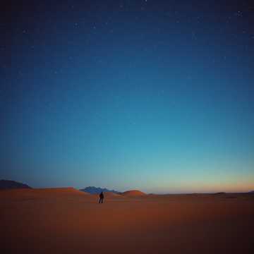 Portada de la canción mons